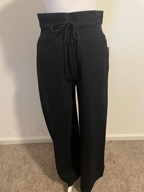 Extra High-Waisted Dynamic Fleece Wide-Leg Sweatpants